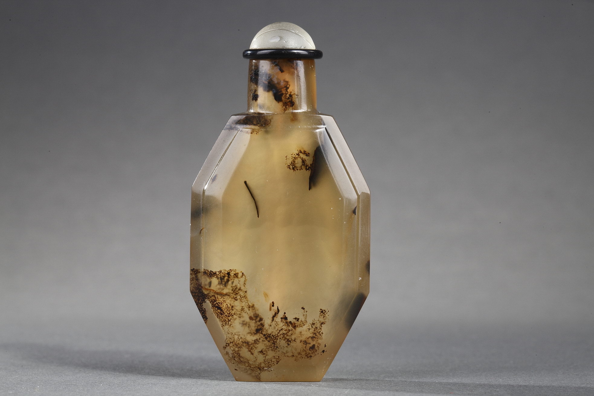 Snuff bottle